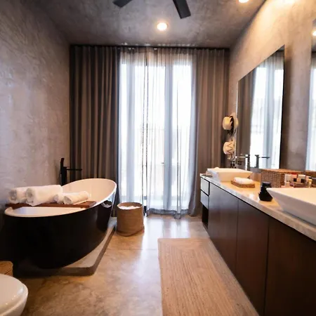 The Four Luxury Villas, 8 Pools, 15 Brs, 38 Pax Villa