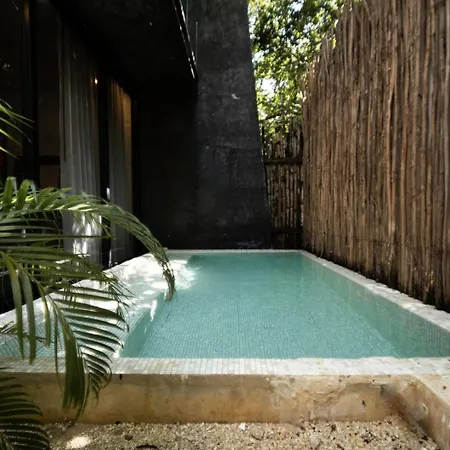 The Four Luxury Villas, 8 Pools, 15 Brs, 38 Pax *