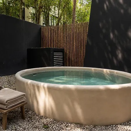 The Four Luxury Villas, 8 Pools, 15 Brs, 38 Pax