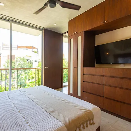 Aruna Apartment *