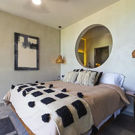 Luxury Beachfront 3br Apartment