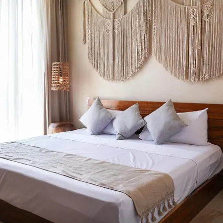 Aruna Apartment *
