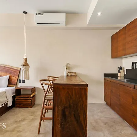 Apartment Hk By Waves