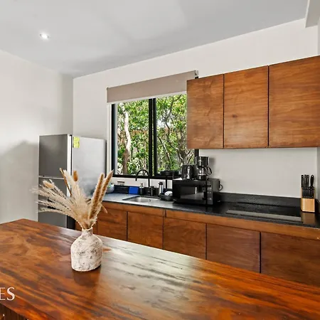 Hk By Waves Apartment