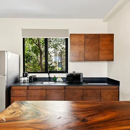 Hk By Waves Apartment