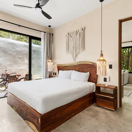 Hk By Waves Apartment