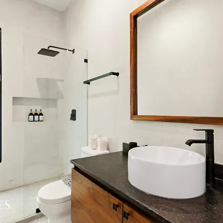 Hk By Waves Apartment