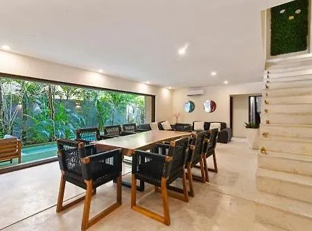 Villa Mayas *