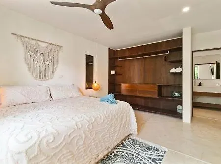 Villa Mayas *