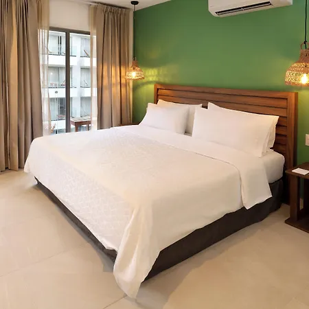 By Ihg 4*