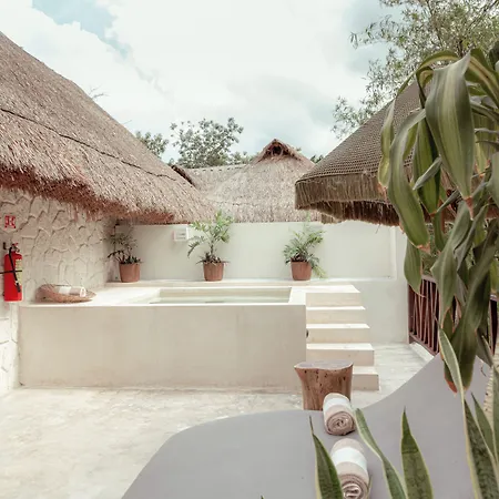 Prana Boutique 4*