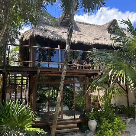 Libelula Beachfront Hotel 4*