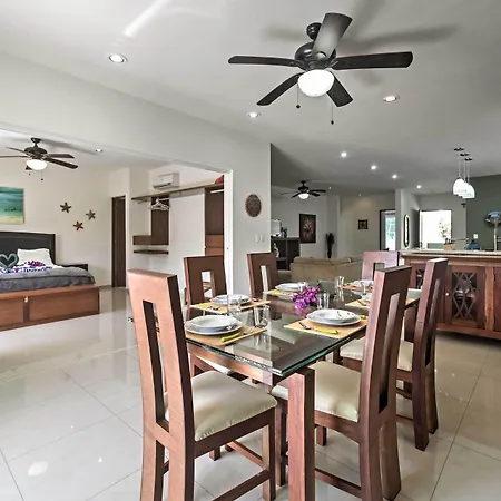 Villa Casa Esmeralda W/ Pool Access & Furnished Patio!
