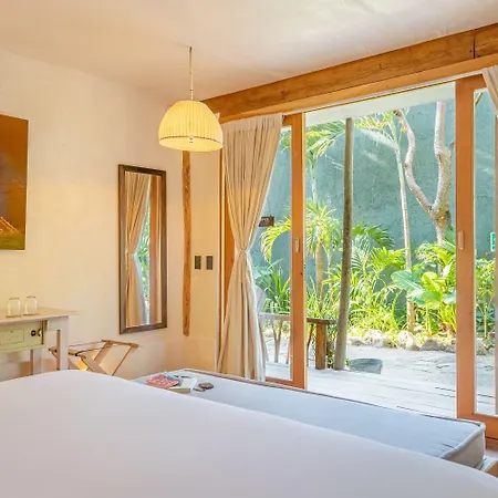 Casa Ganesh Beachfront Hotel