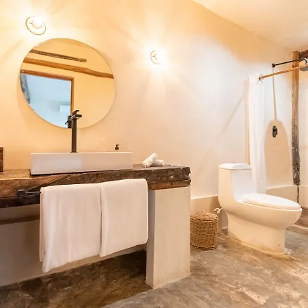 Hotel Casa Ganesh Beachfront