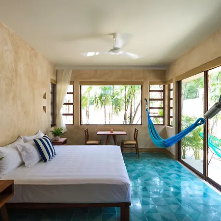 Tiki Tiki Hotel 4*
