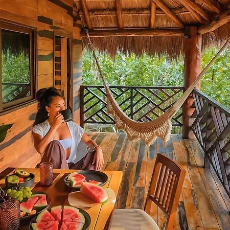 Treehouse H2ojos Lodge