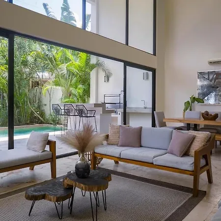 Spectacular 4br Style With Concierge And Secluded Pool *