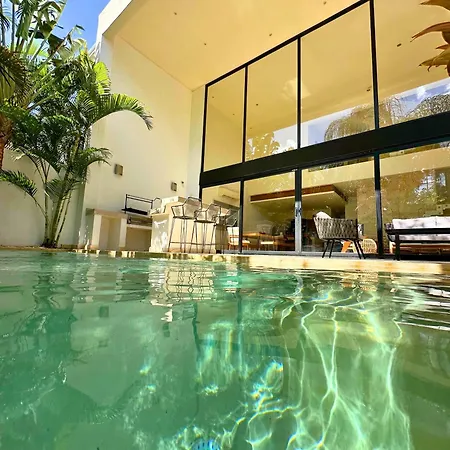Spectacular 4br Style With Concierge And Secluded Pool