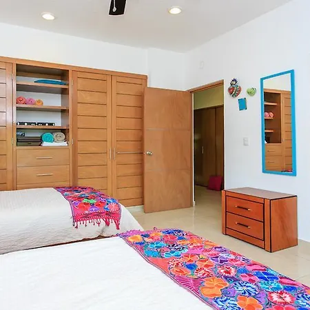 Perfectly Situated Between The Beach & Town By Stella Apartment