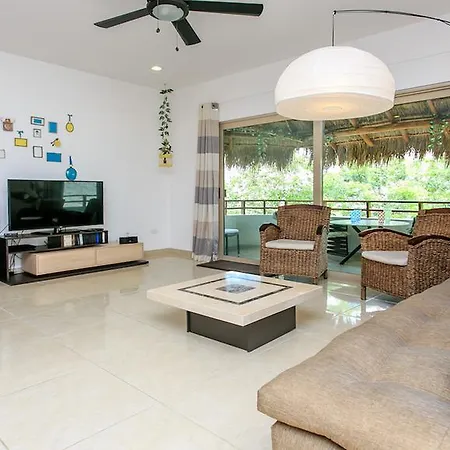 Apartment Perfectly Situated Between The Beach & Town By Stella