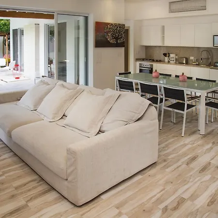 Luxury Private , Private Pool, Private Garden, Jacuzzi, 24hours Security Villa