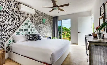 Aura Hotel 3*