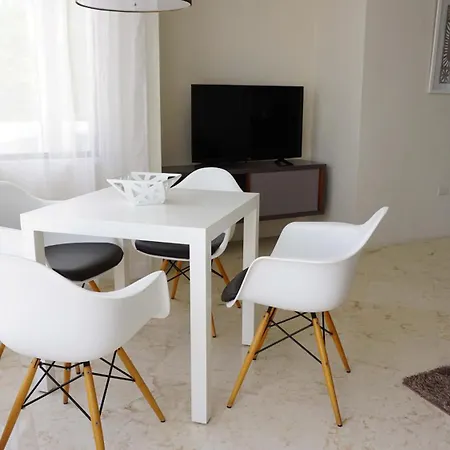 Intima Adults Only Hotel 3*