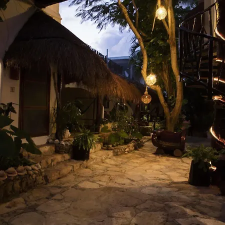 Yum Kin Hotel 4*