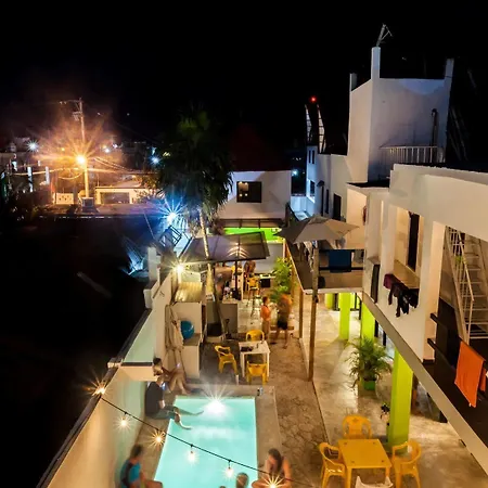 Babel Hostel *