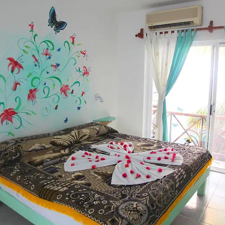 Residencia La Mariposa 3*