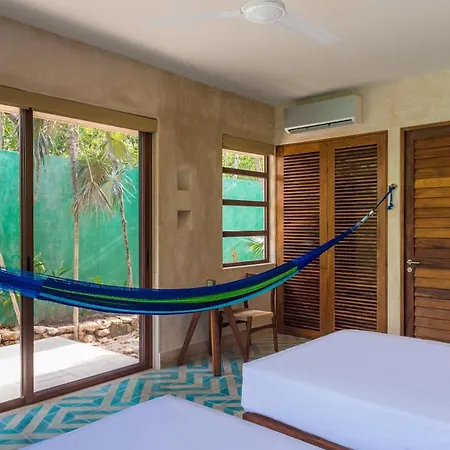 Hotel Tiki Tiki 4*