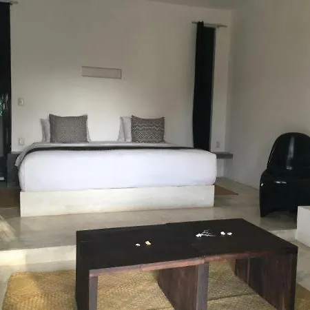 Hotel Casa-laha *