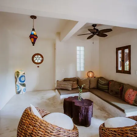 Beachfront Casa 8 Villa