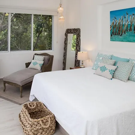 Luxury Private , Private Pool, Private Garden, Jacuzzi, 24hours Security Villa