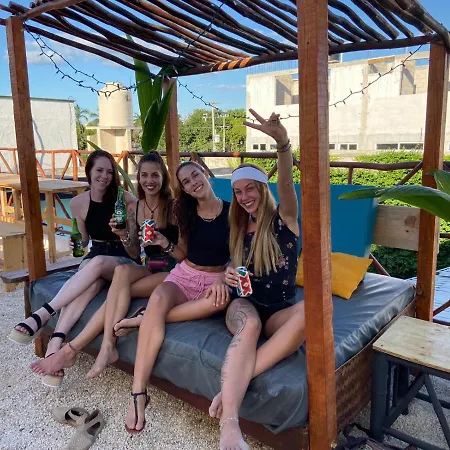 Straw & Rooftop Bar *