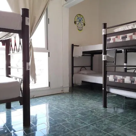 Hostel Emotion Avenida & *