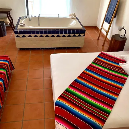 Lo Nuestro Petit Tulum