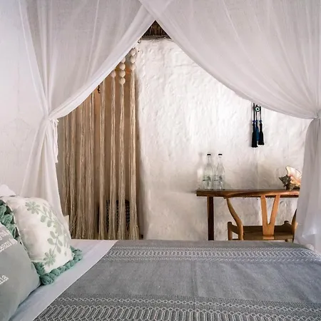 Playa Mambo Eco Cabanas 4*
