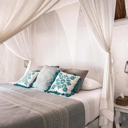 Playa Mambo Eco Cabanas