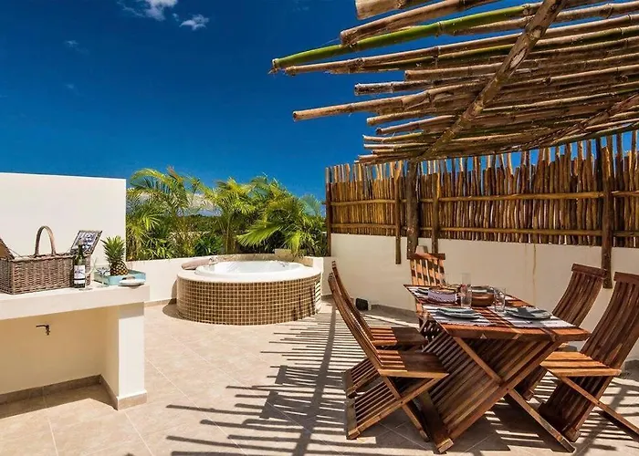 Premium Penthouse With Pool, Private Rooftop & Hot Tub
