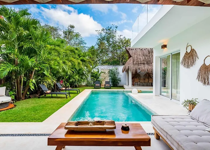 Villa Ek\'Balam & Villa Flamingo, Luxury Villas, Private Pool, Private Garden, Jacuzzi, 24H Security