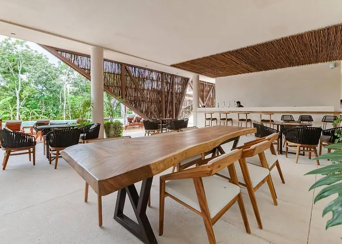 Charming Location Steps Away From The Main Avenue