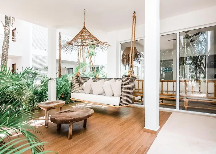 Charming Boho Entire Condo W Patio Swing