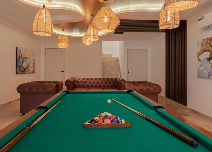 2Bd With Rooftop Pool Near Beach