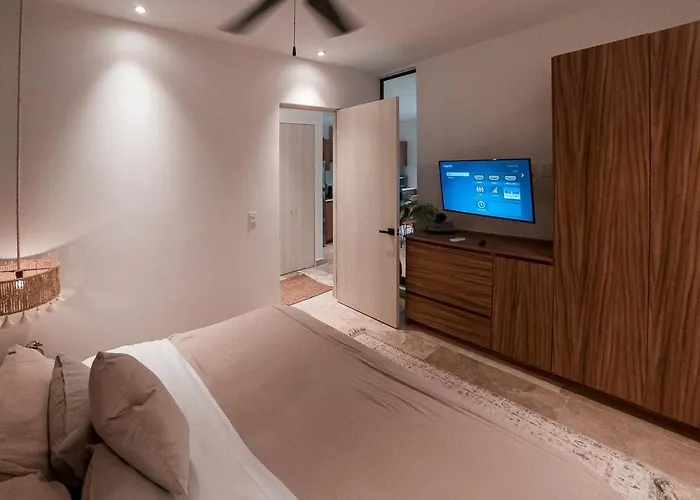 New! Plunge Pool & Rooftop Pool Near Shops & Beach