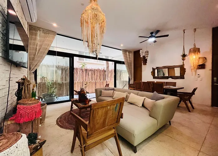 Luxe 3Br Stay - Private Terrace, Pool & Vibes