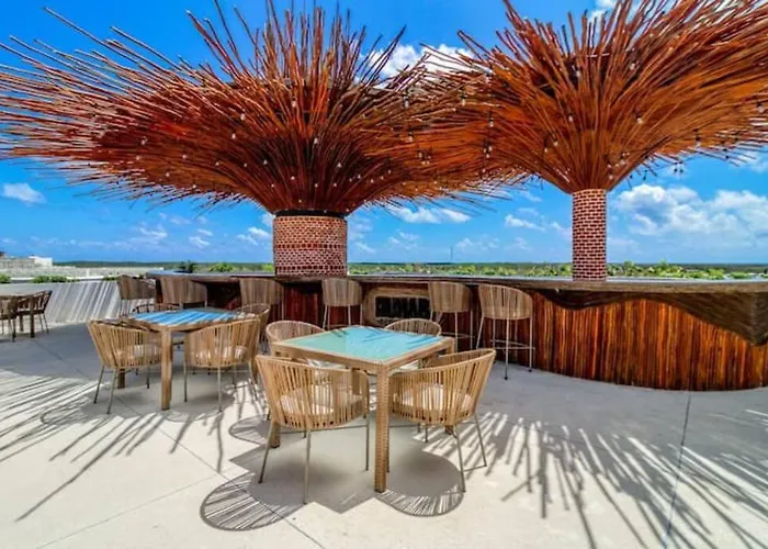 Beautiful Apartment With Rooftop Pool, Fitness Area, & Balcony