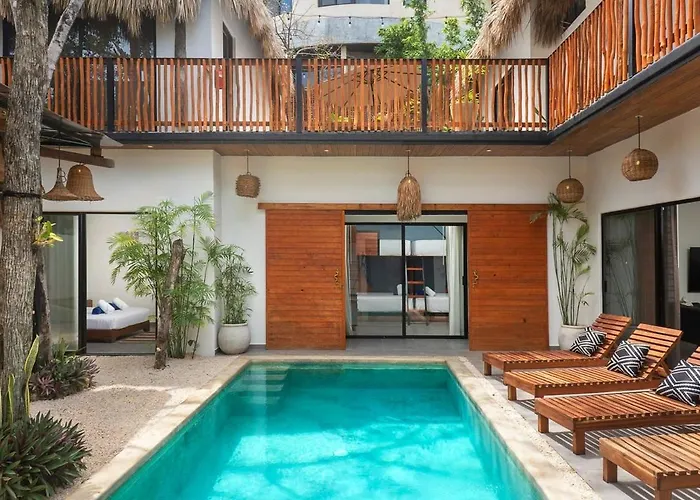 Grand 7Br Villa Jacuzzi Pool & Charming Patio
