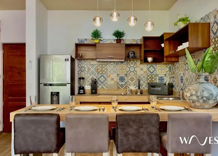 Spacious 1 Bedroom With Great Location & Rooftop Pool By Waves Management
